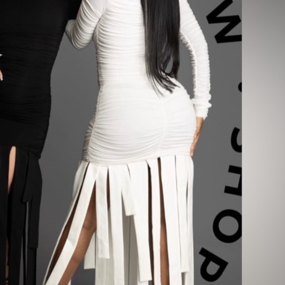 Irregular Exposure Ruched Dress - Picture 2 of 3